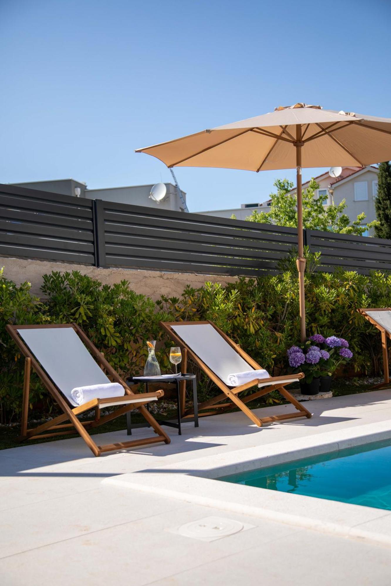 Poolside Architect Lägenhet